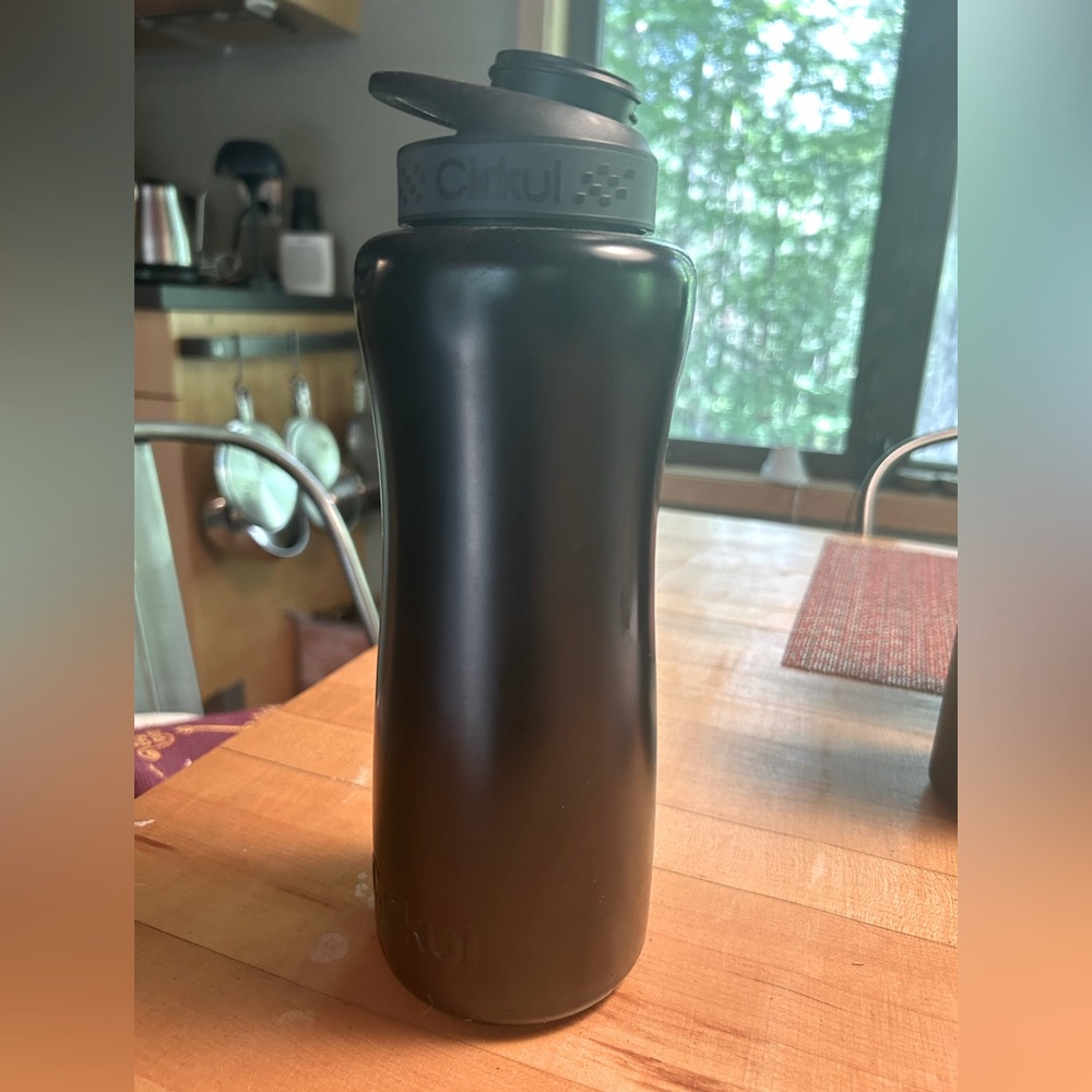 Large Cirkul Black Water Bottle